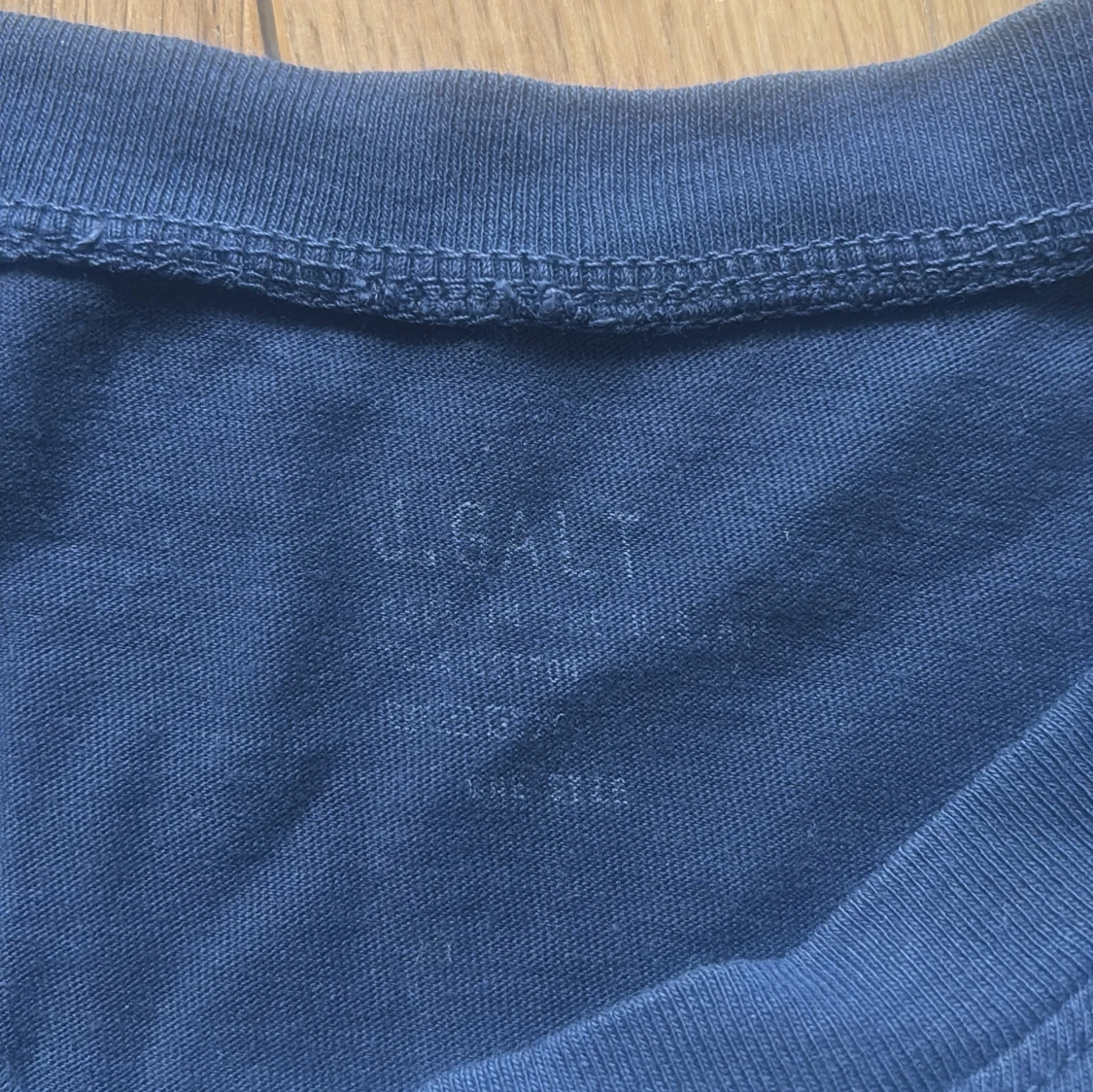 Mörkblå croppad t-shirt J.Galt - 2