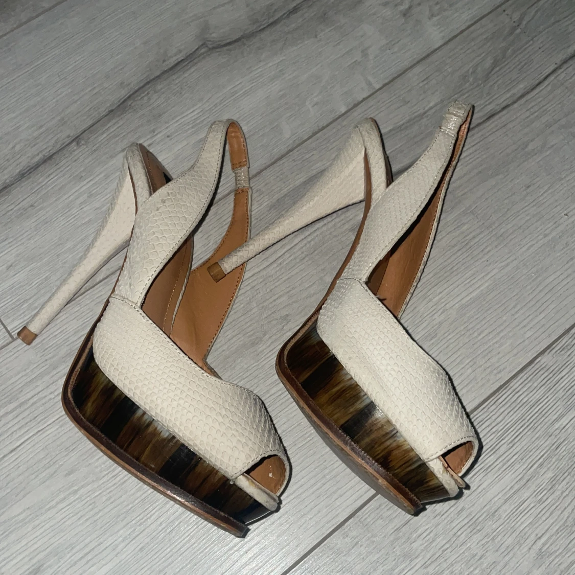 Beige platåpumps från Zara - 2