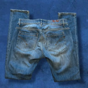 Dondups - Säljer dessa riktigt feta jeans från Dondup, modellen George i mycket bra skick. Vid minsta fråga eller fundering, tveka inte på att höra av dig🤝