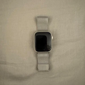 Apple Watch - INTRESSEKOLL! säljer om någon vill ha för rimligt pris, för mer information skriv privat. Kommer med laddare 
