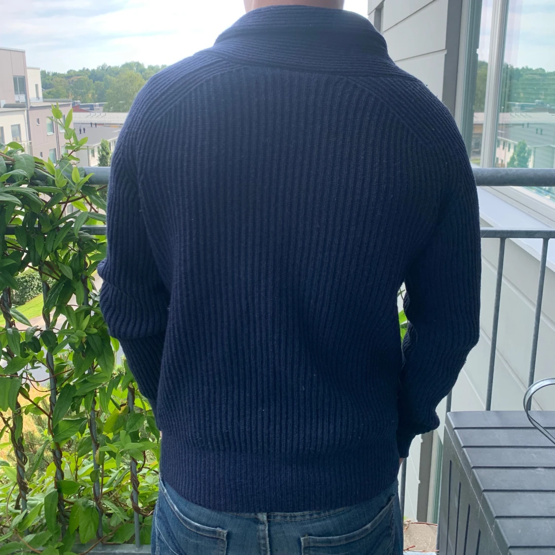 Mörkblå ribbad kofta med knappar - 3
