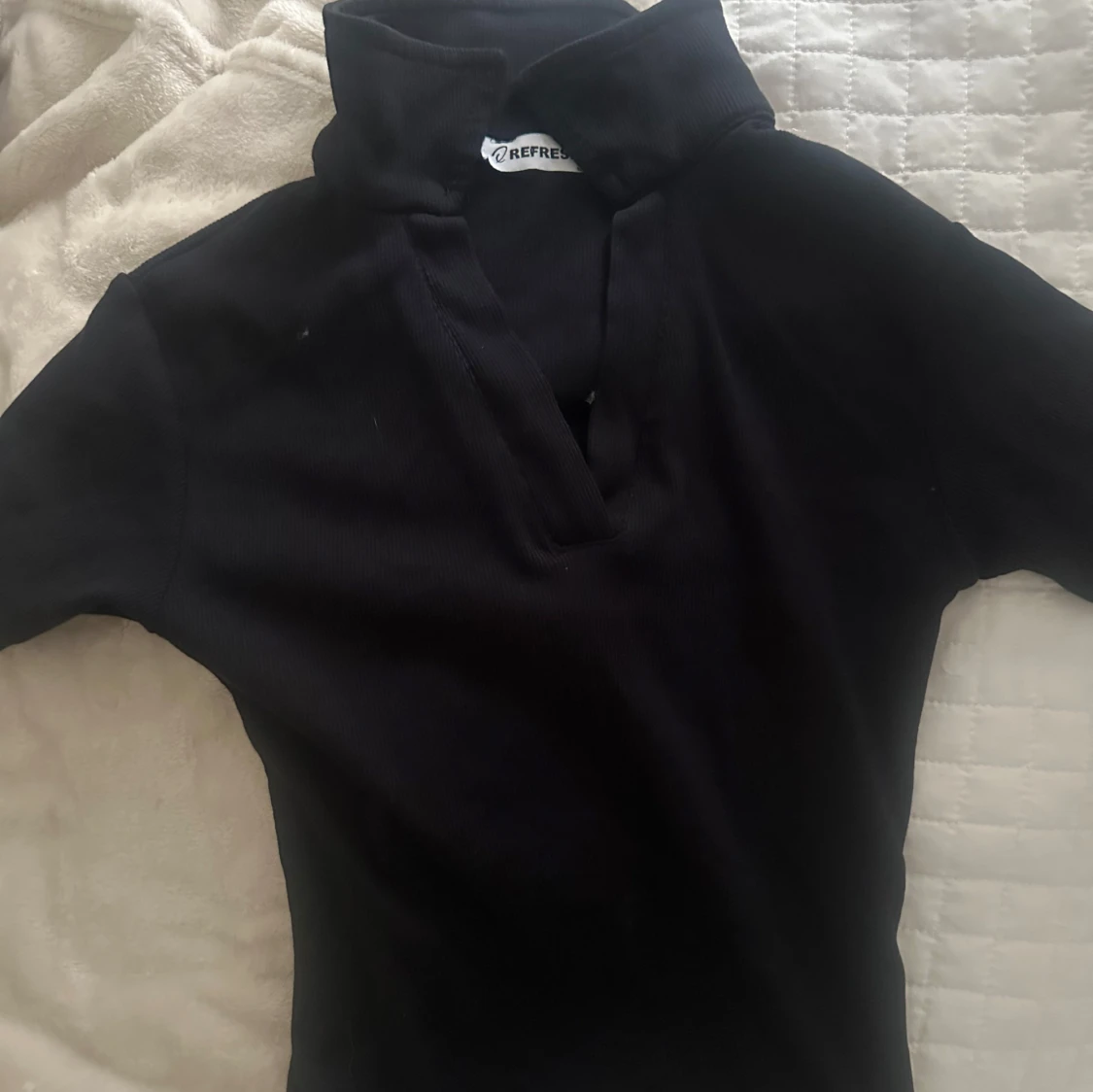 Svart ribbad polotopp från Refresh - 2