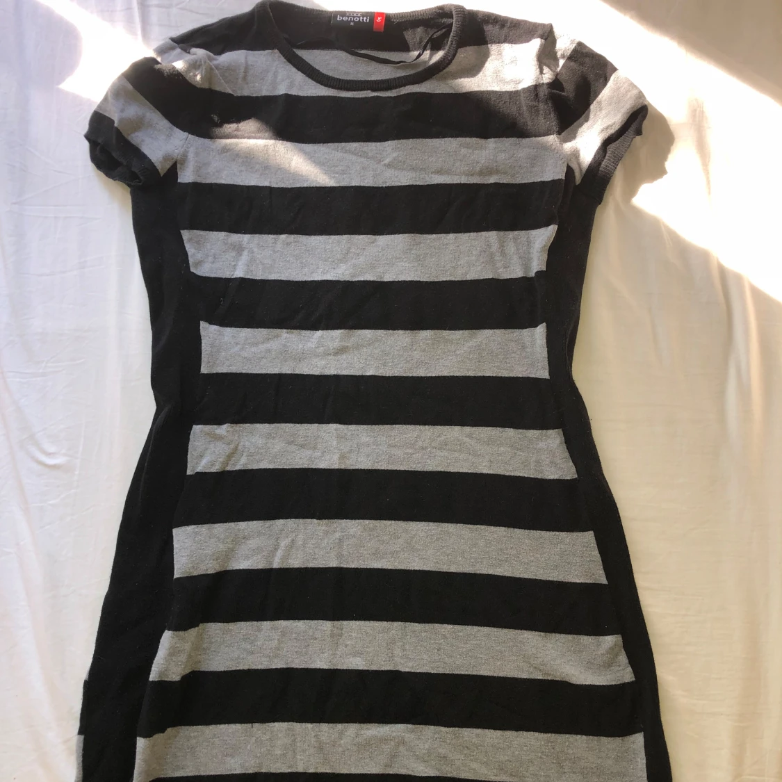 Randig mini-klänning från Gina Benotti