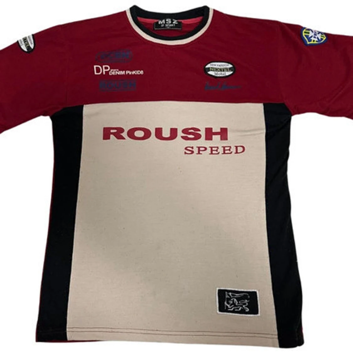 Röd och beige t-shirt från MSZ Sport