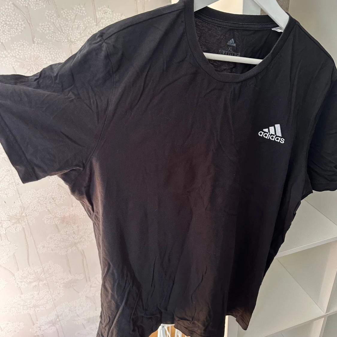 Svart t-shirt från Adidas i bomull strl: XL - 1
