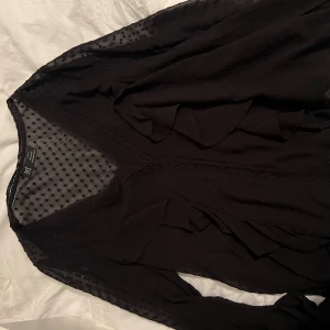 Svart blus från Zara - Svart blus från Zara