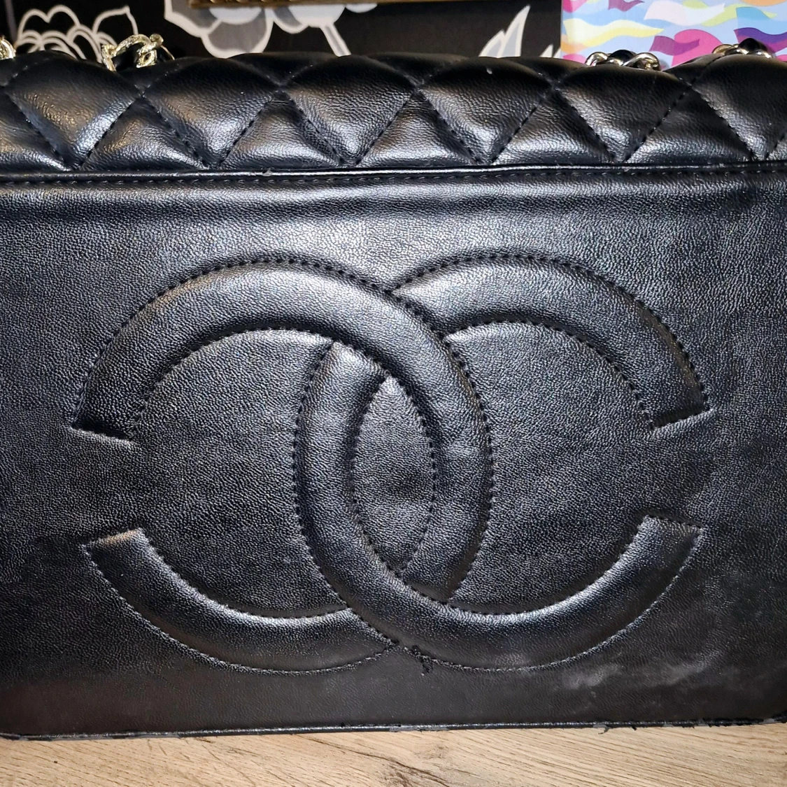 Svart quiltad axelväska med kedja - 2