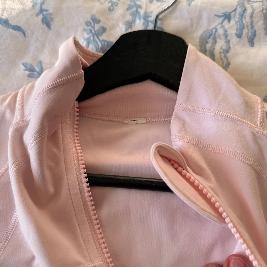 Ljusrosa jacka från Lululemon - 2