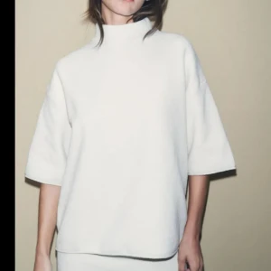 Slutsåld tröja  - Knappt använd från Zara , går inte att köpa längre 💓