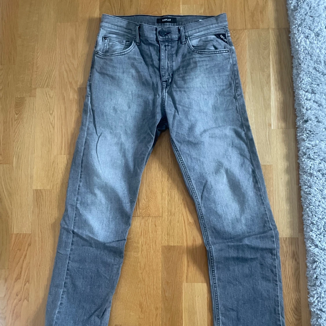 Grå jeans från Replay - 1