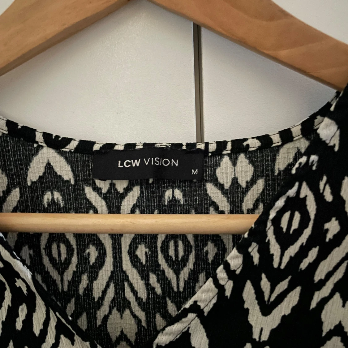 Svartvit mönstrad topp från LCW Vision - 1