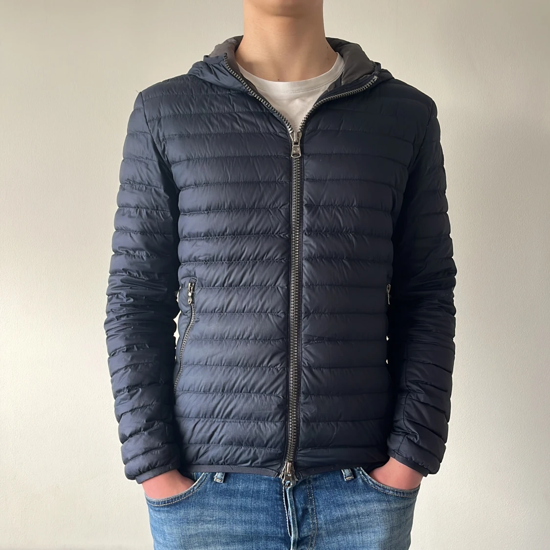 Mörkblå pufferjacka från Colmar