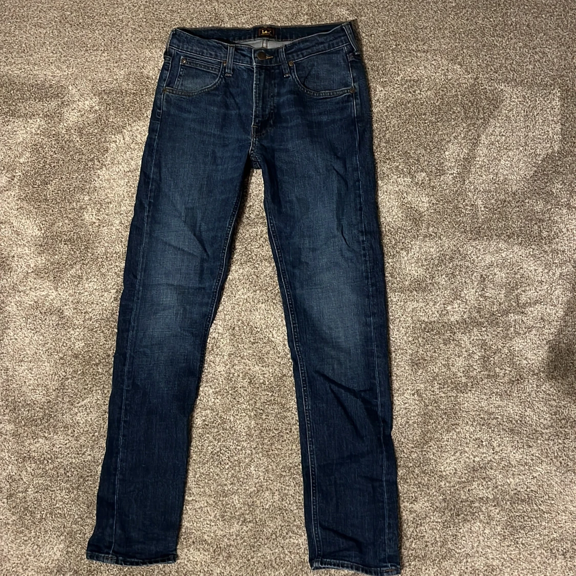 Mörkblå jeans från Lee