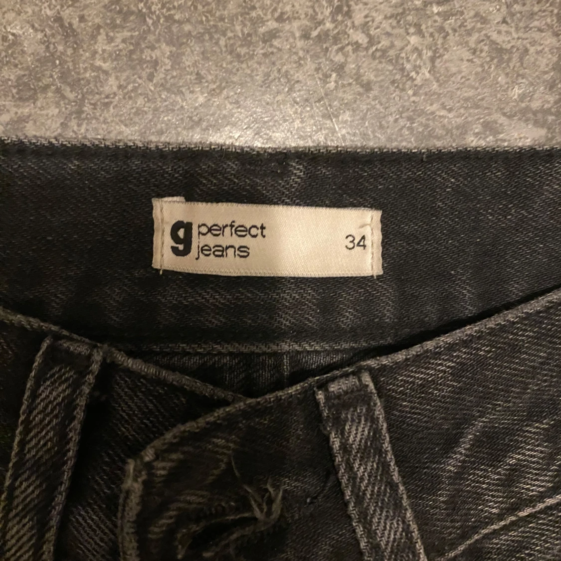 Gina tricot svarta Jeans med slits  - 3