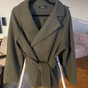 Olika plagg - Skriv vid intresse  alla toppar 100kr jackan 300kr