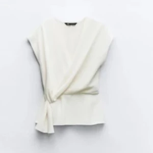 Vit omlottopp - Vit omlott blus från Zara! Nytt skick, använd en gång!