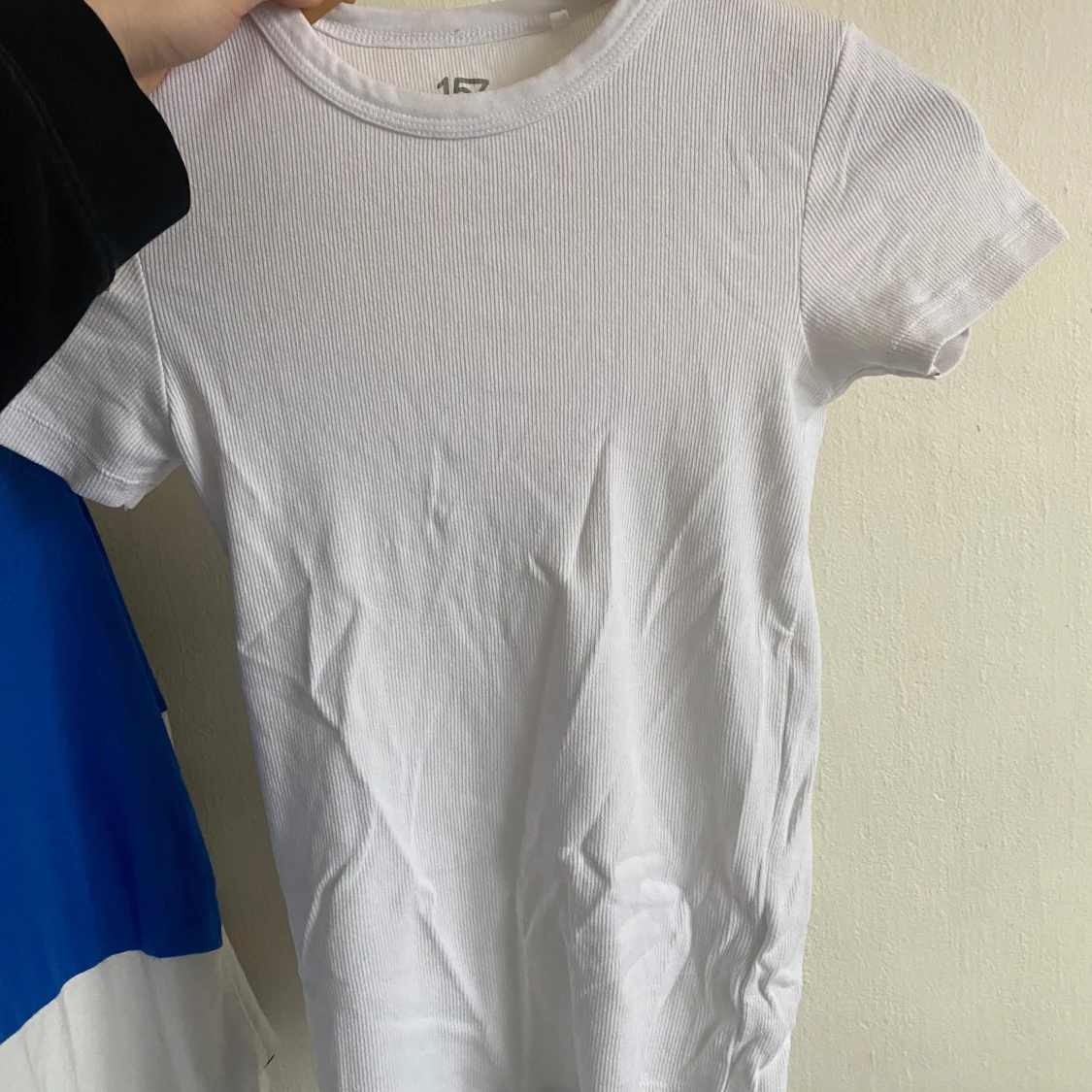 Vit ribbad t-shirt från 157 - 2