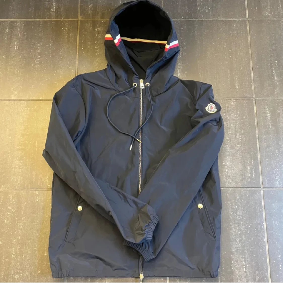 Moncler windbreaker marinblå