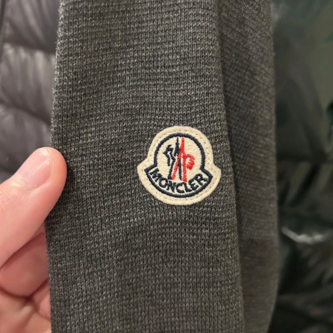 Grå jacka från Moncler - 2