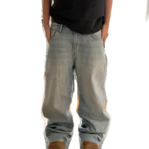 Baggy jeans - Ett par as sköna baggy jeans som inte används längre. Mycke bra kvalitet och det finns inga tydliga tecken på användning, lite slitna nere vid hälen. ‼️skicka prisförslag‼️
