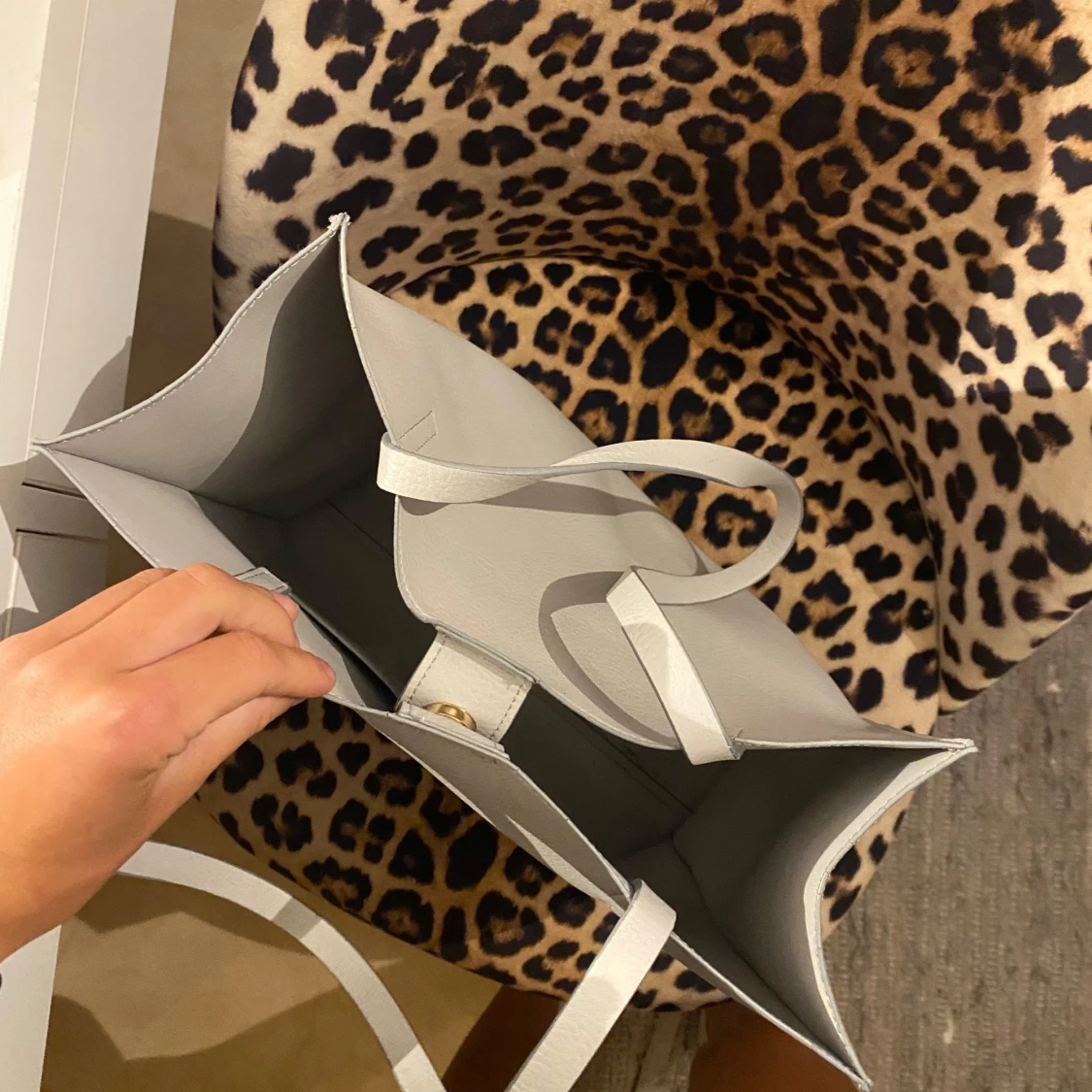 Ljusgrå shoppingväska från Even&Odd - 1