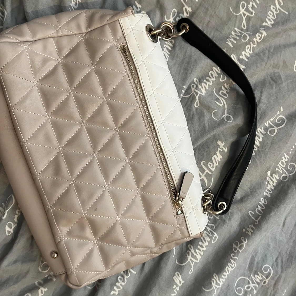 Quiltad axelväska från Guess - 1