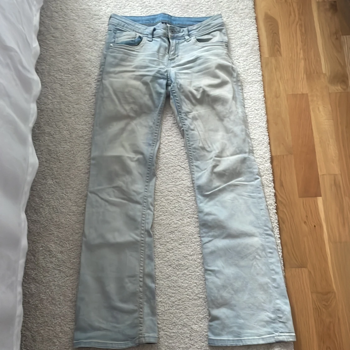 Ljusblå bootcut jeans - 1