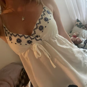 Vit linnetopp  - Söt sommartopp, använd endast ett fåtal gånger💕