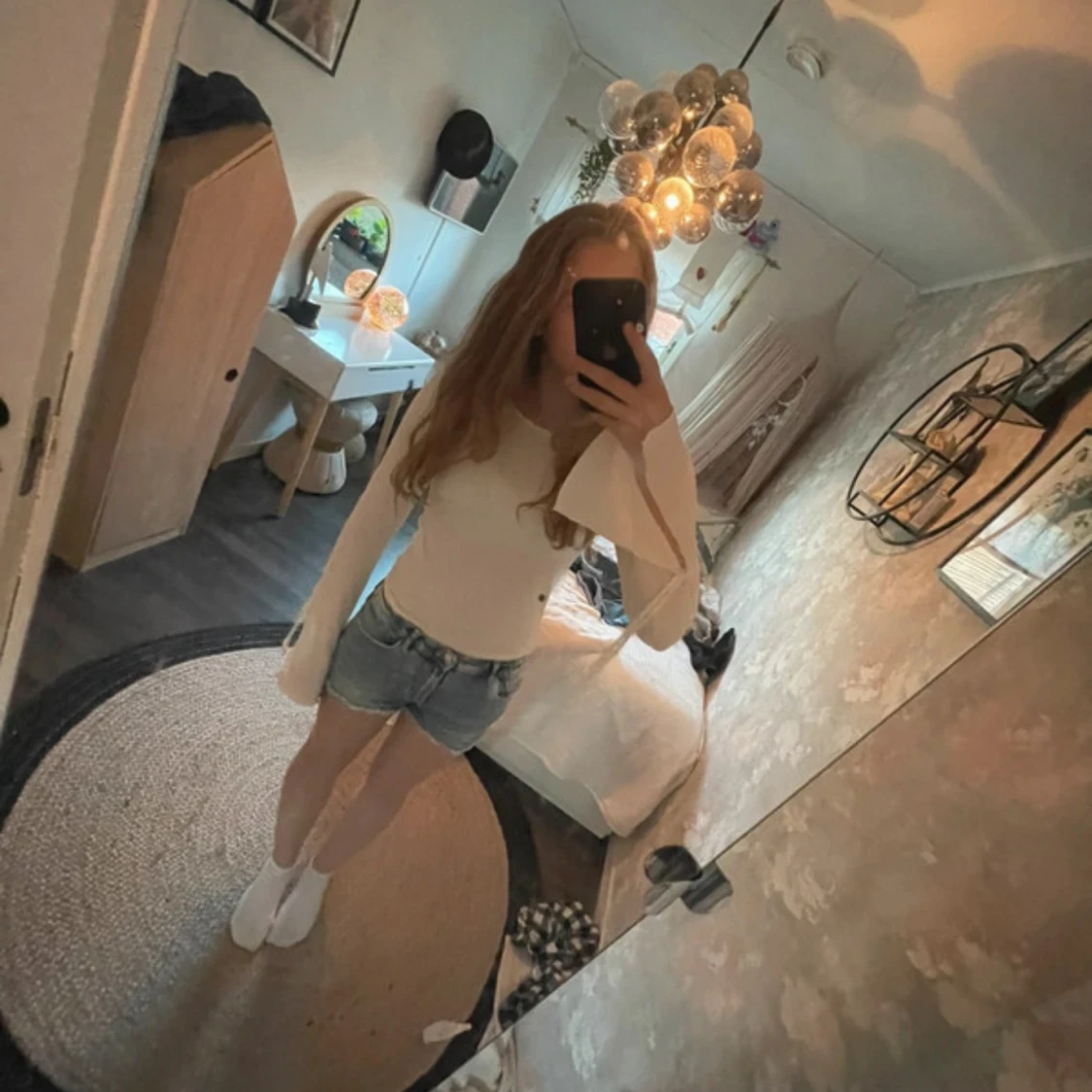 Vit ribbad topp med trumpetärm Gina Tricot - 1