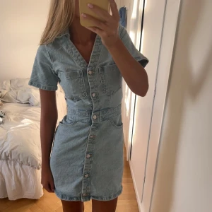 Jeansklänning - Snyggaste jeansklänningen från zara🧡🧡