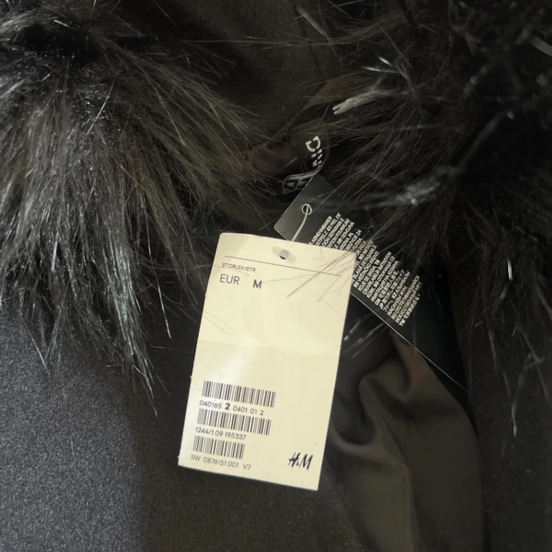 Svart kappa med fuskpäls från H&M - 1