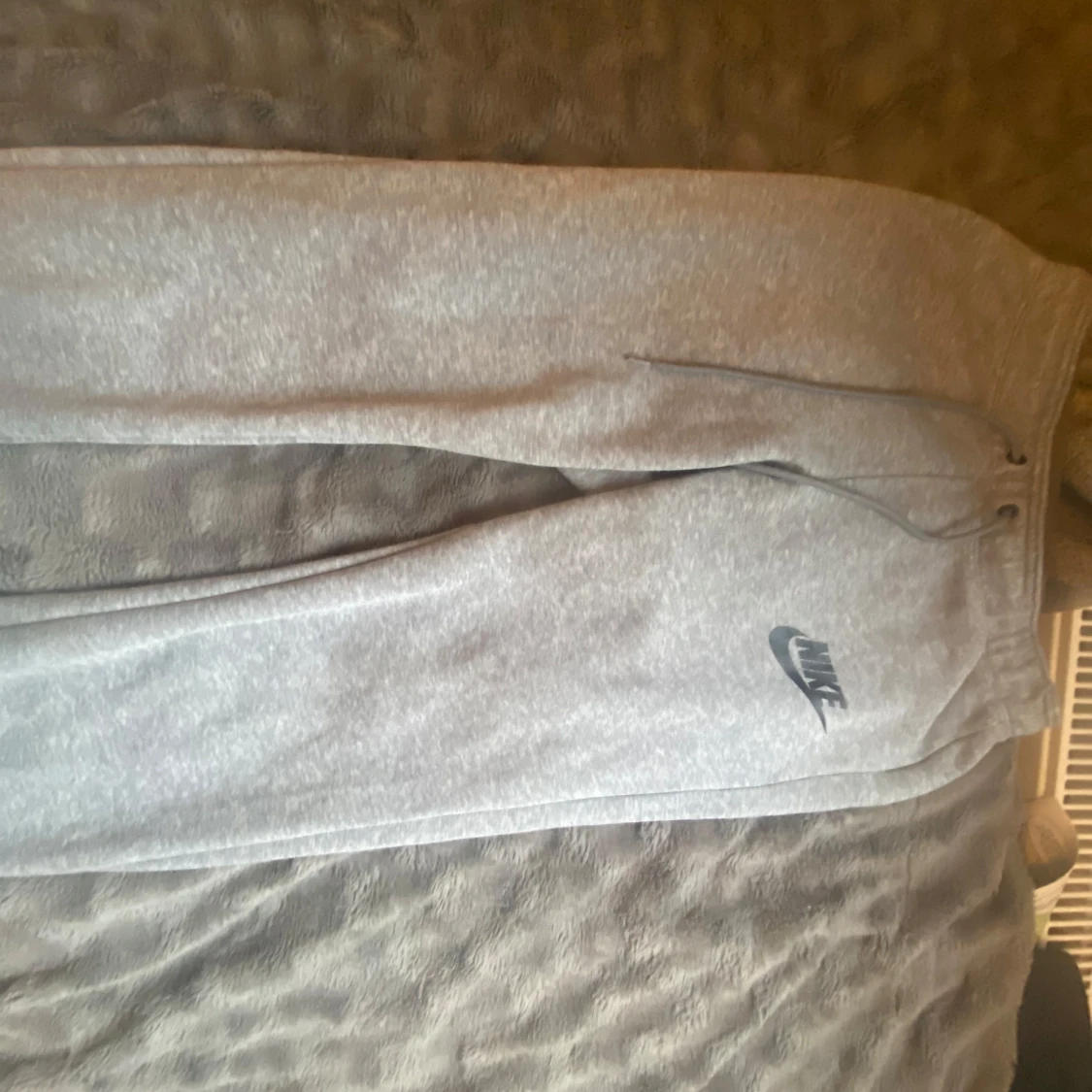 Grå mjukisbyxor från Nike - 1