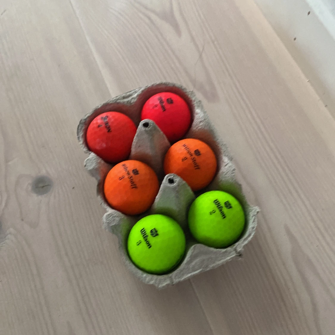 Wilson golf bollar i glada färger (en srixon) - 2