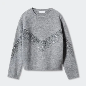 Grå stickad tröja med paljetter från MNG - Använda fåtal gånger, superbra skick!💕💕 Tröjan är i barnstolek men passar mig som är xs/s