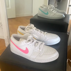 Air jordan - Använda 1-2 gånger men ser helt nya ut. De är bara smutsiga på undersidan 