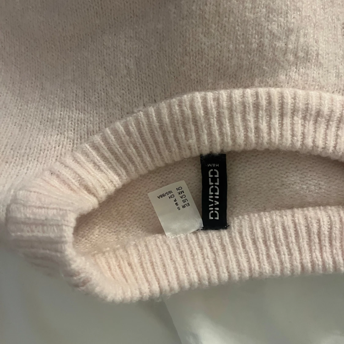 Ljusrosa stickad tröja från Divided - 1