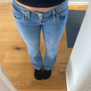 Ltb bootcut jeans - Skit snygga Ltb jeans i den populära modellen Valerie.  Storlek W27 L30.  Säljer då de är för korta för mig💕Använt 1-5 gånger