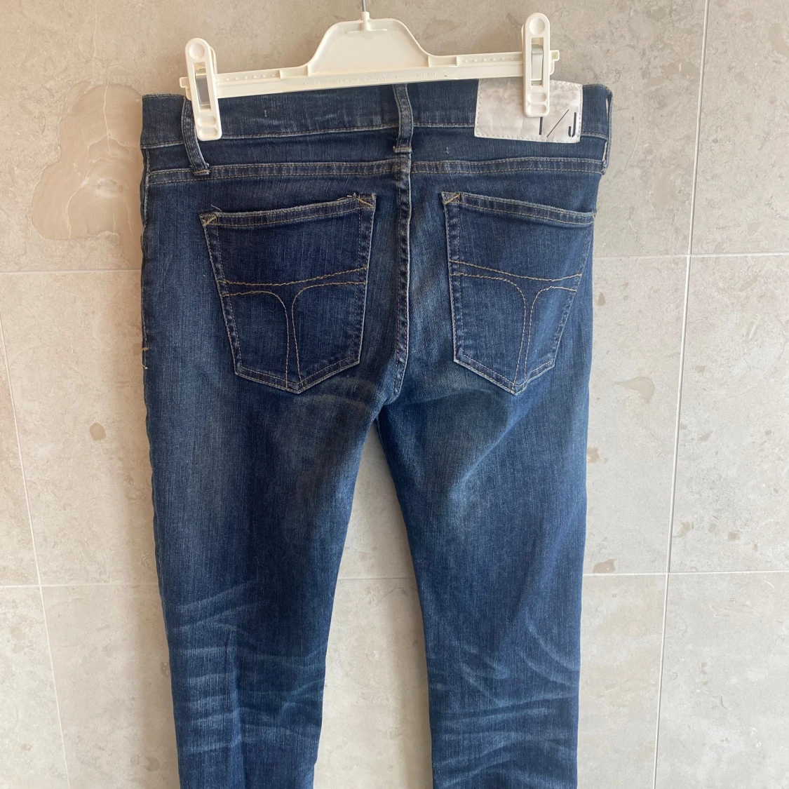 Mörkblå jeans med slim fit - 1