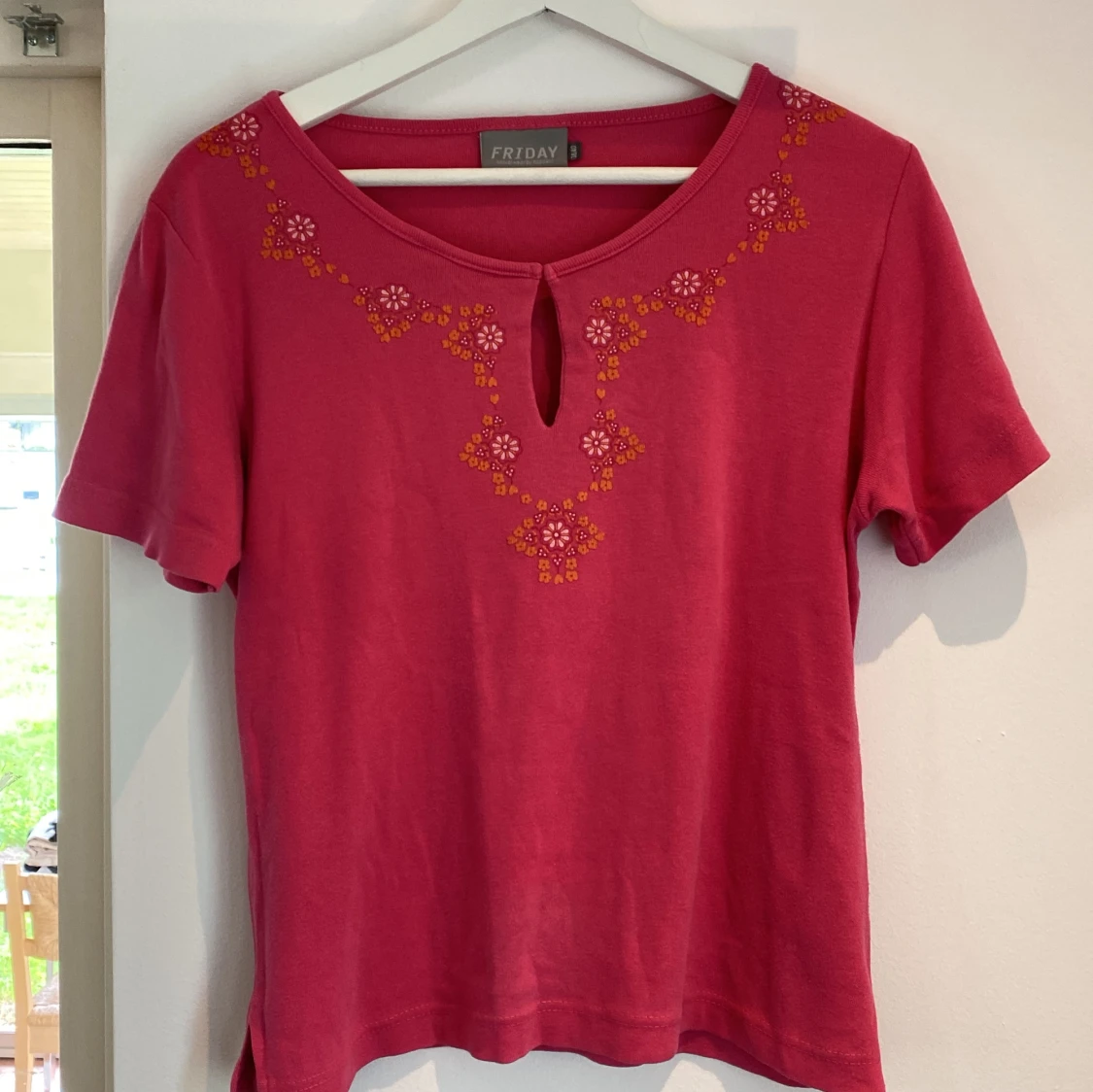 Rosa topp med broderi från KappAhl - 1