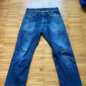 Evisu  - Säljer dessa feta evisu jeansen eftersom dom är för små och inte kommer till användning. Det är bara å skriva vid frågor 