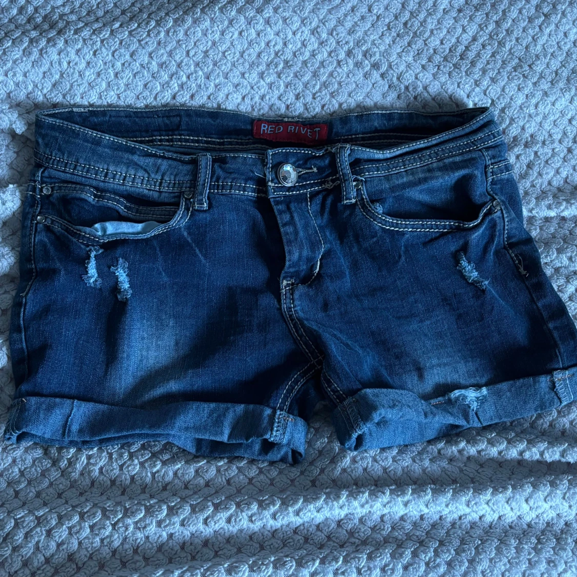 Mörkblå jeansshorts Red Rivet
