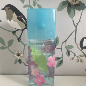Elizabeth Arden Green Tea Sakura Blossom - Använts mycket få gånger🩵