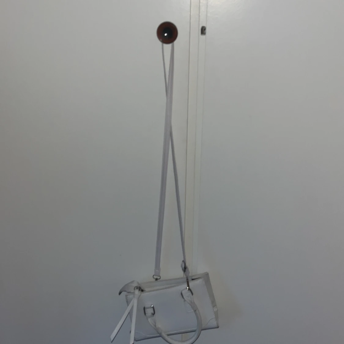 Vit axelväska i skinnimitation - 3