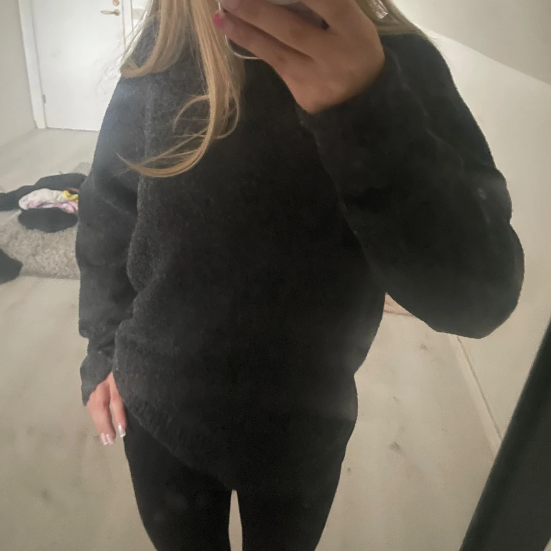 Mörkgrå/svart stickad tröja från Vero Moda - 1