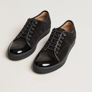 Söker helsvarta lanvins i storlek 41, i nyskick  - .