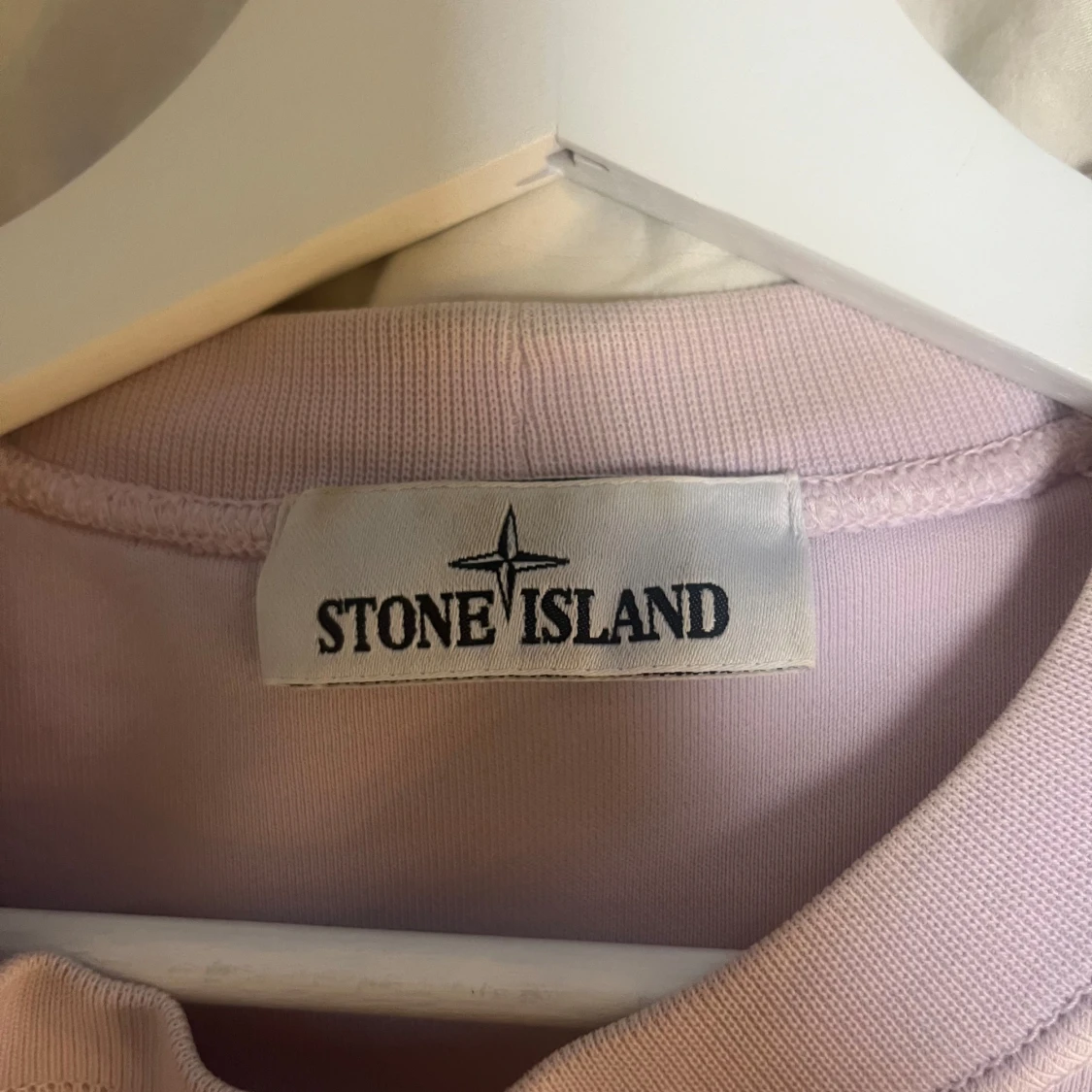 Ljuslila sweatshirt från Stone Island - 1