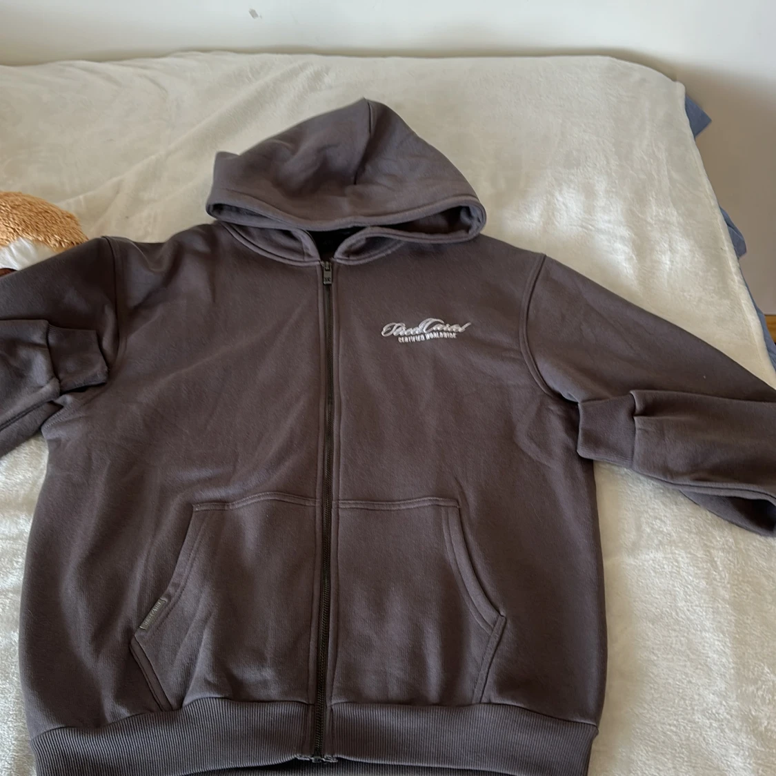 Mörkgrå hoodie från Street Cartel