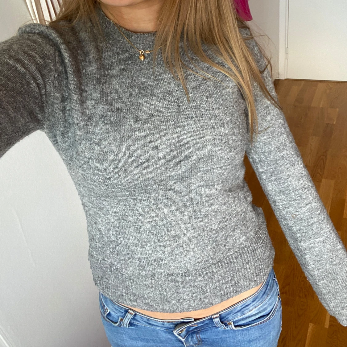 Grå stickad tröja - 1