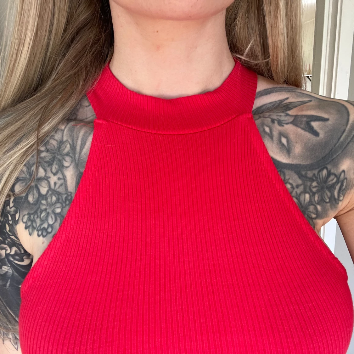 Röd ribbad tight klänning - 3