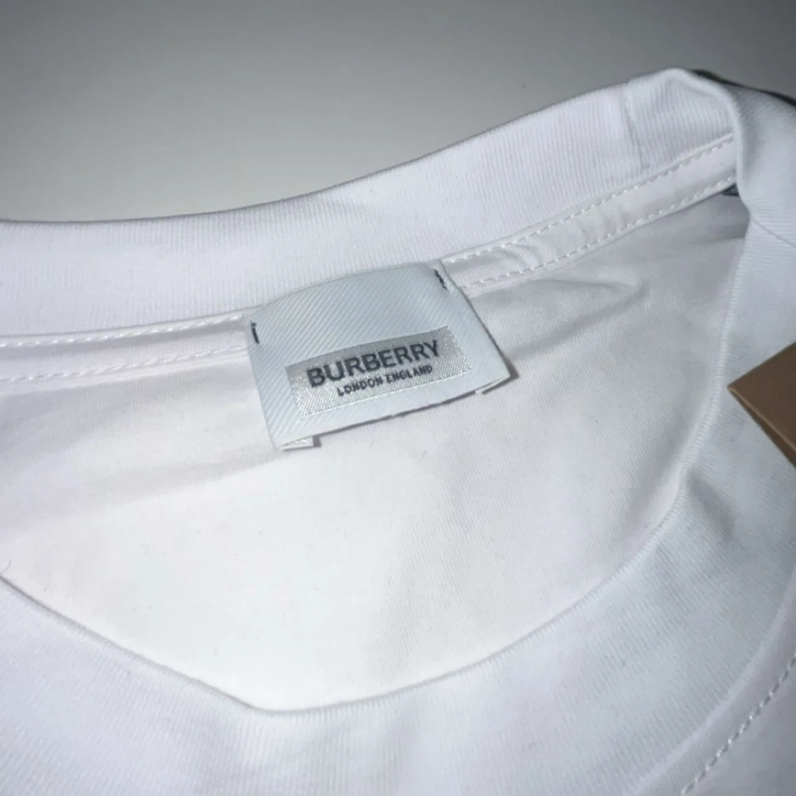 Burberry T-shirt passar som S - 2